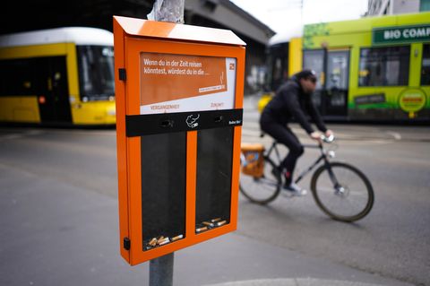 Eine Abstimmungsbox mit der Frage, ob man bei einer Zeitreise in die Zukunft oder die Vergangenheit reisen würde
