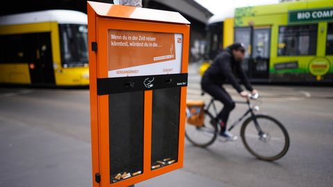 Eine Abstimmungsbox mit der Frage, ob man bei einer Zeitreise in die Zukunft oder die Vergangenheit reisen würde