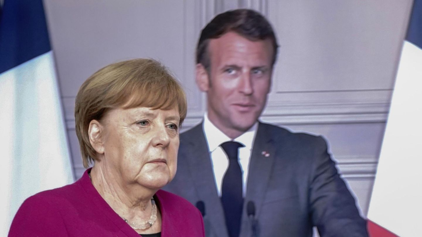 Angela Merkel und Emmanuel Macron bei der Videokonferenz
