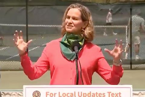 Nassau County Landrätin Laura Curran verkündet die neuen Corona-Maßnahmen beim Tennis.