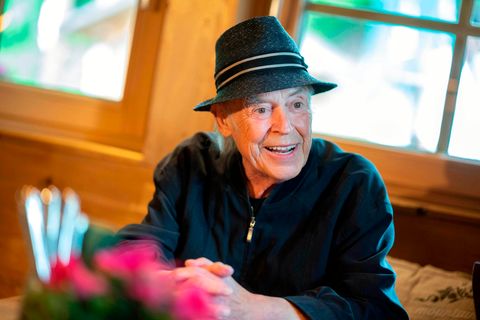 Tony Marshall singt in der Geroldsauer Mühle in Baden-Baden bei einem Youtube-Konzert seines Sohnes Marc.