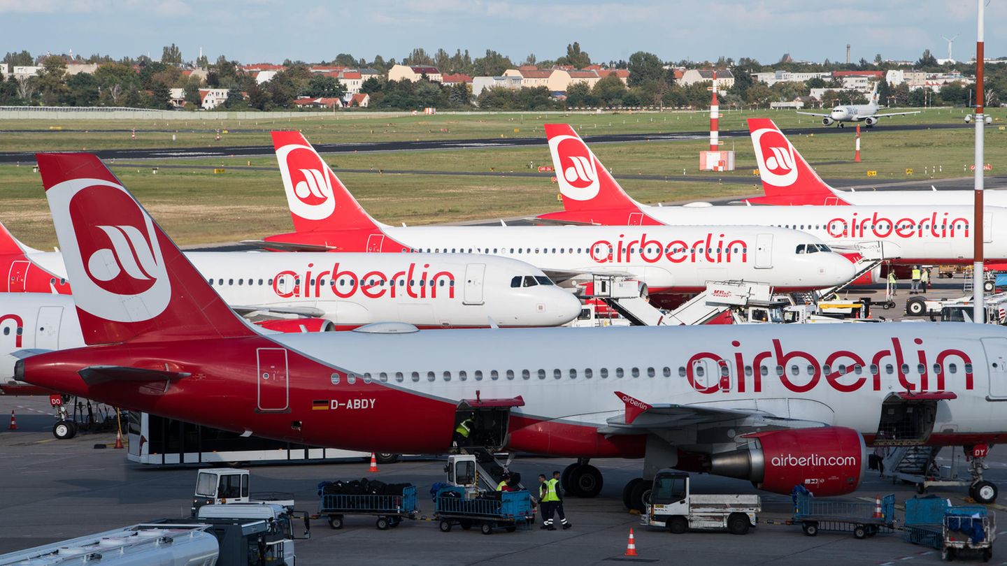 Eng mit der Geschichte des Flughafens ist der Aufstieg und Fall der Air Berlin verbunden, die von Tegel aus auch zu Zielen in den USA nonstop flog, eher die Airline im Herbst 2017 Konkurs anmelden musste