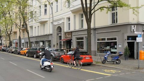 Schildbürgerstreich: Verkehrsplanung absurd - Berlin macht Bike-Lane zum Parkplatz