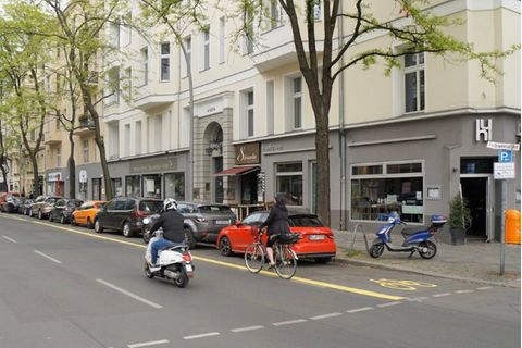 Schildbürgerstreich: Verkehrsplanung absurd - Berlin macht Bike-Lane zum Parkplatz