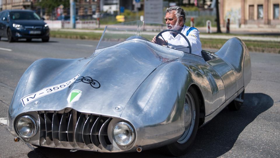80 Jahre alter Sportwagen erstmals gebaut: Diesen "Silberpfeil" gab es bisher nur auf dem Papier