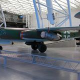 Arado Ar 234 Blitz  Weit weniger bekannt ist der Bomber Arado Ar 234, der ebenfalls noch Kampfeinsätze absolvierte. In kleinen Stückzahlen gebaut, hatte auch dieser Jet keinen nennenswerten Einfluss auf den Verlauf des Krieges. Gelegentlich wurde er als Bomber eingesetzt – so beim vergeblichen Versuch die Rheinbrücke von Remagen zu zerstören. Meist wurde das Flugzeug als Fernaufklärer benutzt. Er konnte in einer Höhe fliegen, in der die alliierten Jäger ihn nicht erreichen konnten. Die letzte Mission der deutschen Luftwaffe über Großbritannien flog eine Arado Ar 234 von Norwegen aus.