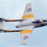 De Havilland Vampire  Die Entwicklung der Vampire begann im Zweiten Weltkrieg bereist im Jahr 1942, wenn die Maschine auch erst 1946 ausgeliefert wurde. Es ist also ein eigenständiges Design, das unabhängig von deutschen Experten und Beutestücken entwickelt wurde. Die Vampire wurde von der Firma gebaut, die auch die legendäre Mosquito produziert hatte. Während die zweimotorige Mosquito aus Holz gebaut wurde, wurde dieser Mitteldecker in Ganzmetallbauweise angefertigt. Nach dem Krieg verdrängte der Jet schnell die Propellermaschinen der Royal Air Force. Die Vampire war zudem beliebt wegen ihrer Schönheit.