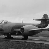 Gloster Meteor  Die Meteor war der einzige alliierte Jet, der echte Kampfeinsätze Einsatz im Zweiten Weltkrieg erlebte. Seit dem Juli 1944 war die Meteor im Dienst. Ihre Hauptaufgabe war es, die deutschen Flugbomben V-1 daran zu hindern, London zu erreichen. Zu einer Begegnung mit dem deutschen Jet Me 262 kam es nie. Mit der Meteor gelangten die britischen Piloten ins Jetzeitalter. Für den Zweiten Weltkrieg war sie ein hervorragendes Flugzeug, doch im Koreakrieg traf die Meteor auf die sowjetische MIG-15. Da zeigte sich, dass ihre Tage abgelaufen waren.