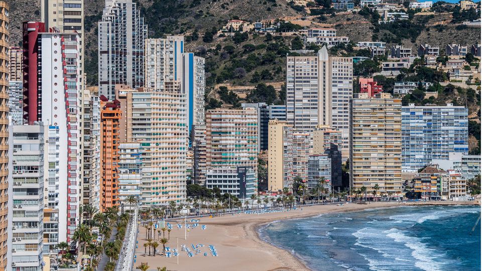 Der Playa de Levante-Strand in Benidorm, Spanien