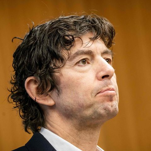 Virologe Christian Drosten schaut kritisch