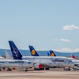 Bild 1 von 12 der Fotostrecke zum Klicken:  Abgestellt im trockenen Klima von Aragonien im spanischen Teruel: Allein sieben Airbus A380 von Lufthansa stehen hier "vorübergehend"