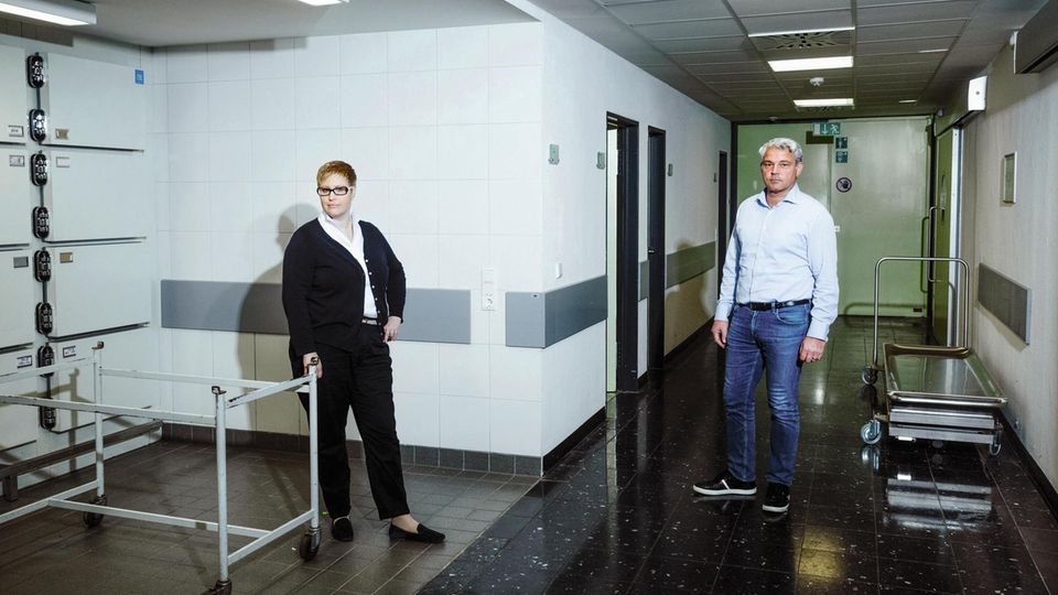 Saskia Etzold und Michael Tsokos in der Rechtsmedizin der Charité Saskia Etzold und Michael Tsokos in der Rechtsmedizin der Charité