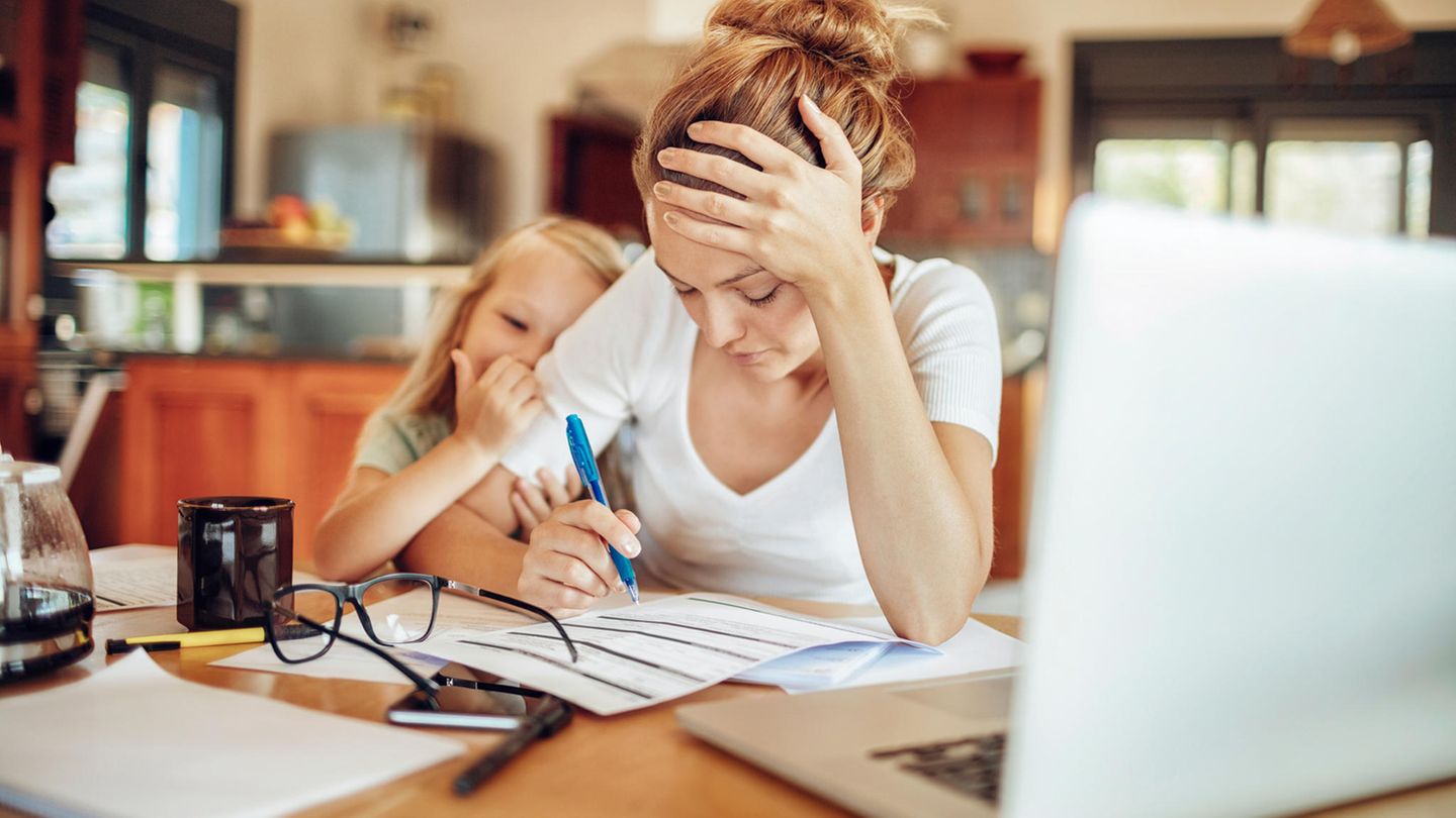 Zwischen Führungskraft und Fürsorge : Kind, Karriere und Coronakrise: Frauen berichten, wie sie die Belastung stemmen Zwischen Führungskraft und Fürsorge : Kind, Karriere und Coronakrise: Frauen berichten, wie sie die Belastung stemmen