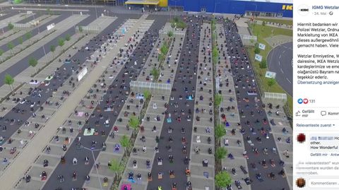 Wetzlar: Um Abstand zu halten: Hunderte Muslime versammeln sich zum Beten auf Ikea-Parkplatz