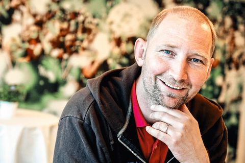 Dieter Eilts, 55, heute. Er lebt in Bremen, wo er als Erzieher arbeitet