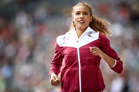 Alexandra Wester in rot-weißer Trainingsjacke
