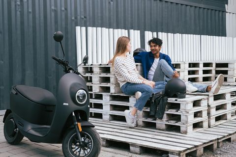 Der Unu-Scooter soll bequem zwei Personen mit Gepäck befödern können.