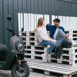 Der Unu-Scooter soll bequem zwei Personen mit Gepäck befödern können.