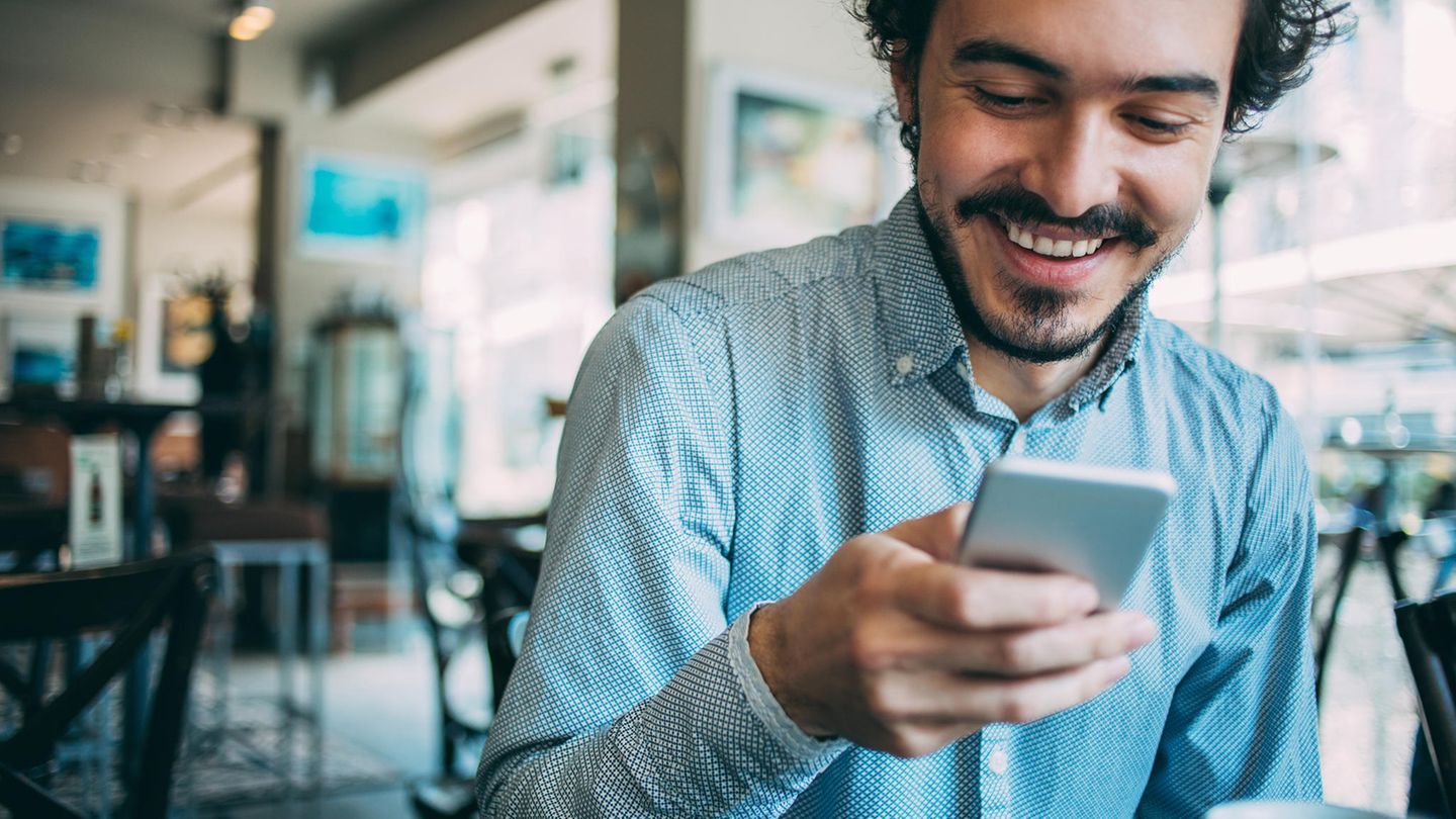 Statt auf eine Corona-App setzt man in deutschen Restaurants auf Zettelwirtschaft (Symbolbild)