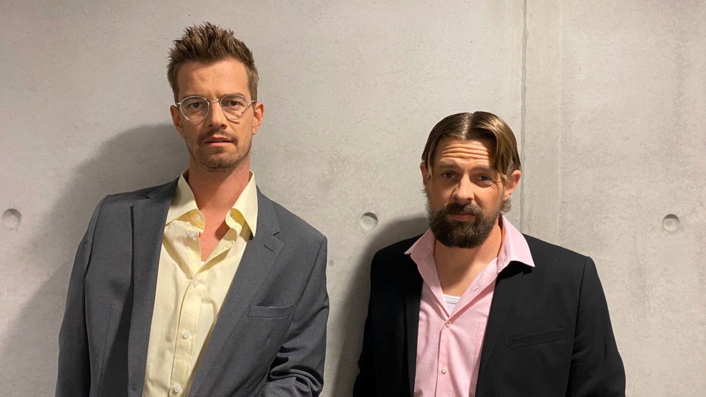 Neue Frisuren: Joko Winterscheidt und Klaas Heufer-Umlauf präsentierten ihre 15 Minuten Sendezeit im 90er-Jahre-Look.
