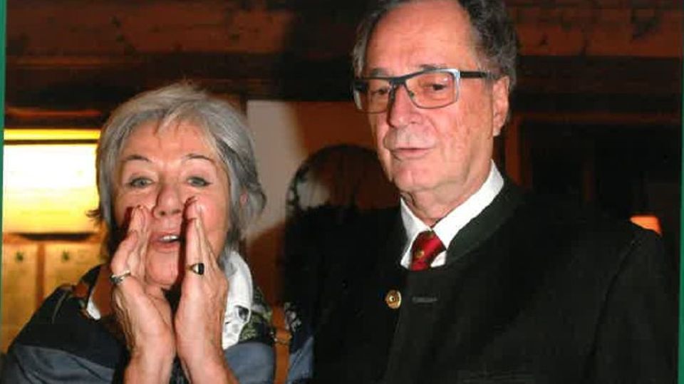 Altenheime: Fee und Ernfried v. F., Geburtsjahrgänge 1945 und 1944. Sie war Gemälderestauratorin, er Industriekaufmann. Fee und Ernfried v. F., Geburtsjahrgänge 1945 und 1944. Sie war Gemälderestauratorin, er Industriekaufmann.