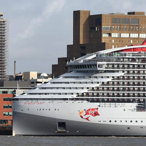 Die "Scarlet Lady" ist das erste Kreuzfahrtschiff von Virgin Voyages und wurde erst im Februar von der Fincantieri-Werft in Italien an die Reederei ausgeliefert.