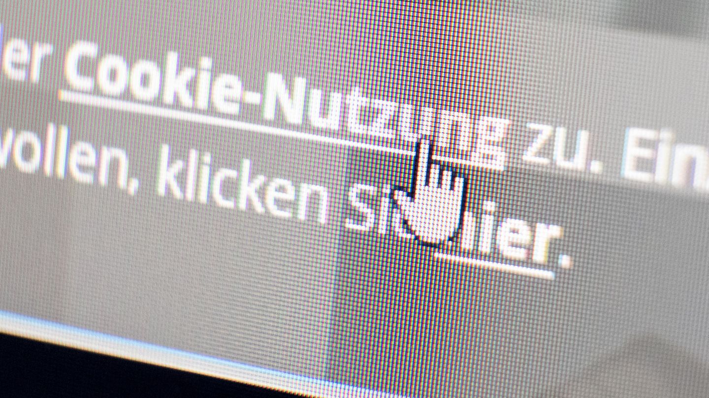 Eine Aufforderung der Cookie-Nutzung zuzustimmen ist auf einer Website auf einem Computerbildschirm sichtbar.