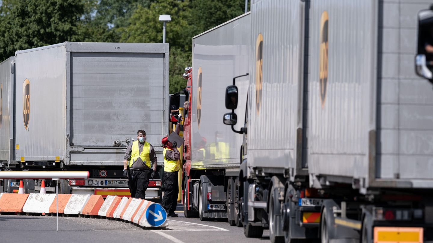 Langenhagen: Mitarbeiter des Postdienstleister UPS in Langenhagen