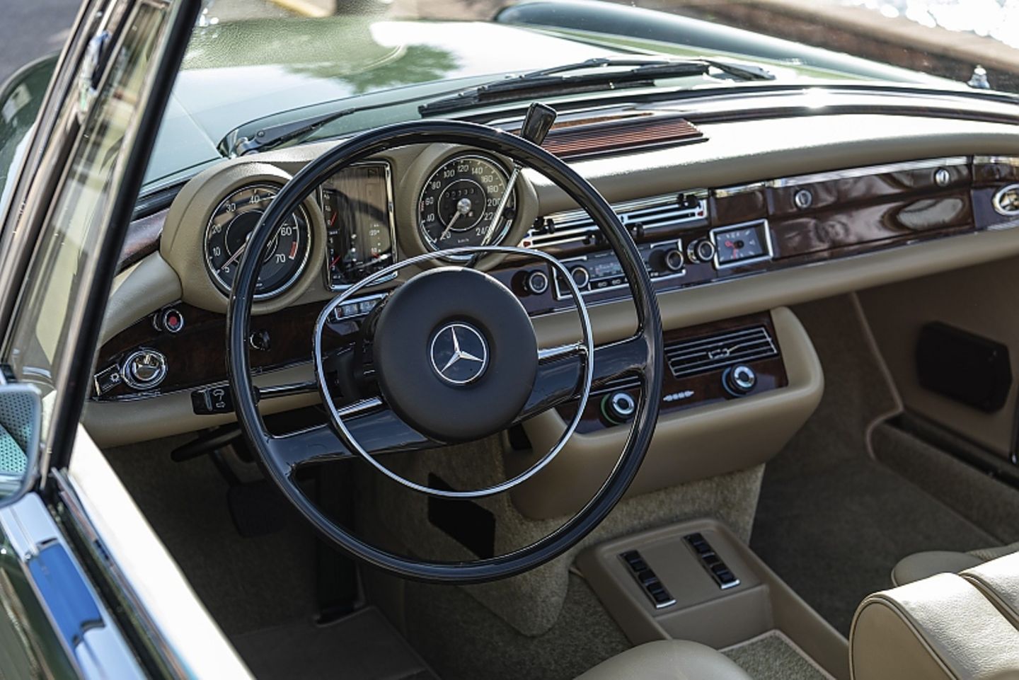 Mercedes 280 SE 3.5 der Baureihe W 111