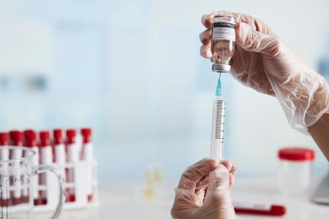 Covid-19-Impfstoff: Virologe: "Am Anfang wird man wohl noch keinen ganz optimalen Impfstoff haben"