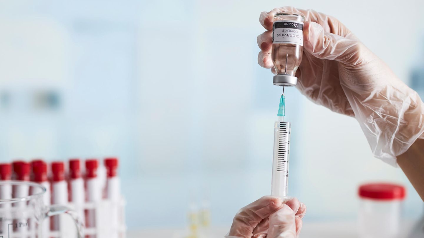 Covid-19-Impfstoff: Virologe: "Am Anfang wird man wohl noch keinen ganz optimalen Impfstoff haben"