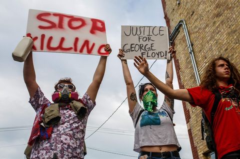 Demonstranten in Minneapolis protestieren gegen den Tod von George Floyd