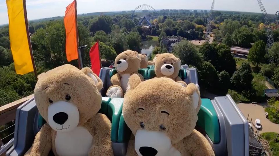 Teddybären auf Achterbahn im Walibi Holland Freizeitpark