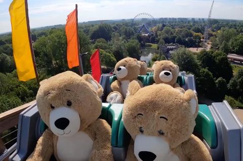 Teddybären auf Achterbahn im Walibi Holland Freizeitpark