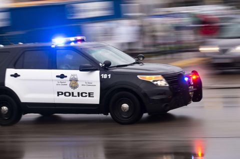 Ein Polizeiwagen mit der Nummer 181 ist in der Innenstadt von Minneapolis im Einsatz