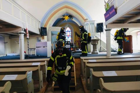 Insgesamt 47 sogenannte Glutnester, also Kleinstbrände, löschte die Feuerwehr in der Kirche