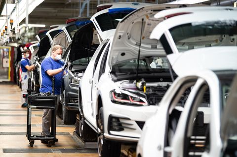 Arbeiter im Volkswagenwerk