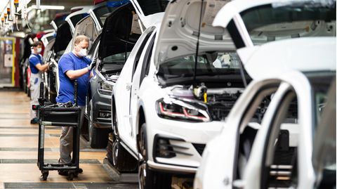 Arbeiter im Volkswagenwerk