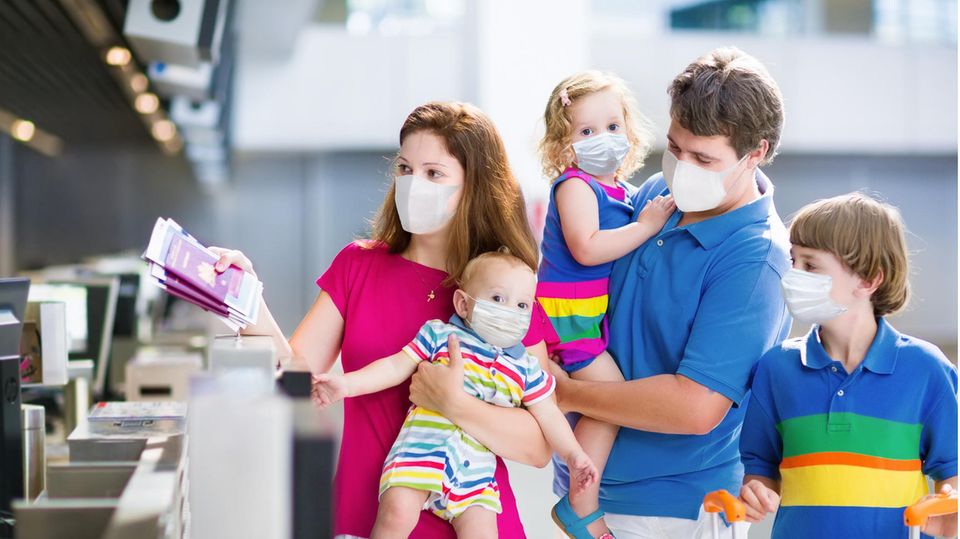 Familie am Flughafen