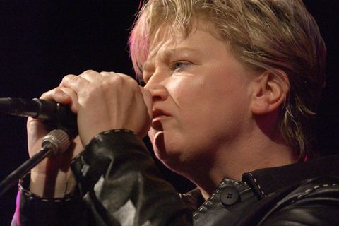 Sängerin Anne Clark muss sich bis Ende des Jahres einer Krebsbehandlung unterziehen.