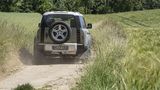 Zwei Sperren und jede Menge Offroad Technik - das ist der Land Rover Defender