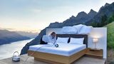 Lüsis Suite der Ferienregion Heidiland Gemeinde in Walenstadt  Diese 1300 Meter hoch gelegene Suite befindet sich auf einem Hochplateau, mit Aussicht auf den Walensee, die Glarner Alpen und das Sarganserland. Die "Modern Butler" sind das Tochter-Mutter-Gespann vom Berggasthaus Lüsis. Bis zum Back-up-Zimmer bei schlechtem Wetter sind es nur 150 Meter.