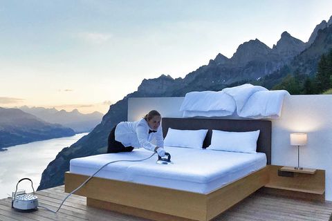 Lüsis Suite der Ferienregion Heidiland Gemeinde in Walenstadt  Diese 1300 Meter hoch gelegene Suite befindet sich auf einem Hochplateau, mit Aussicht auf den Walensee, die Glarner Alpen und das Sarganserland. Die "Modern Butler" sind das Tochter-Mutter-Gespann vom Berggasthaus Lüsis. Bis zum Back-up-Zimmer bei schlechtem Wetter sind es nur 150 Meter.