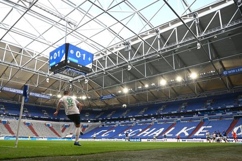 Die leere Schalke-Arena beim letzten Heimspiel gegen Werder Bremen