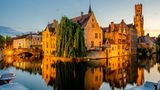 Belgien  elgien tastet sich vorsichtiger aus den Corona-Einschränkungen heraus als Nachbarländer. Seit einigen Tagen dürfen Belgier zumindest wieder Besuch von Verwandten aus dem Ausland empfangen. Zudem dürfen sie selbst zu Verwandten oder zum Einkaufen in Nachbarländer wie Deutschland oder die Niederlande fahren.      Restaurants, Cafés und Hotels sind nach wie vor geschlossen. Der Nationale Sicherheitsrat beriet am Mittwoch darüber, wie es mit den Lockerungen weitergehen könnte - auch mit Blick auf den Tourismus. Bei Urlaubern sind sowohl die Nordseestrände im Norden des Landes als auch die belgische Hauptstadt Brüssel mit den EU-Institutionen und die Wallonie mit den Ardennen beliebt.