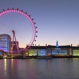 Großbritannien  Das Land ist derzeit kein begehrtes Urlaubsziel bei Touristen aus dem Ausland. Das wird wohl vorerst auch so bleiben. Die Regierung plant, vom 8. Juni an eine zweiwöchige Quarantäne für alle Reisende einzuführen, die in das Land kommen. Wer sich nicht an die Selbstisolation hält, muss mit 1000 Pfund Bußgeld rechnen.      Von der Quarantäne sollen Reisende aus Irland, der Isle of Man und den Kanalinseln ausgenommen werden. Jeder Landesteil - also England, Schottland, Wales und Nordirland - hat zudem eigenen Regelungen im Kampf gegen die Pandemie. So sind in England alle Restaurants und Hotels geschlossen, es dürfen aber Tagesausflüge - etwa an die Küste und in Nationalparks - gemacht werden.