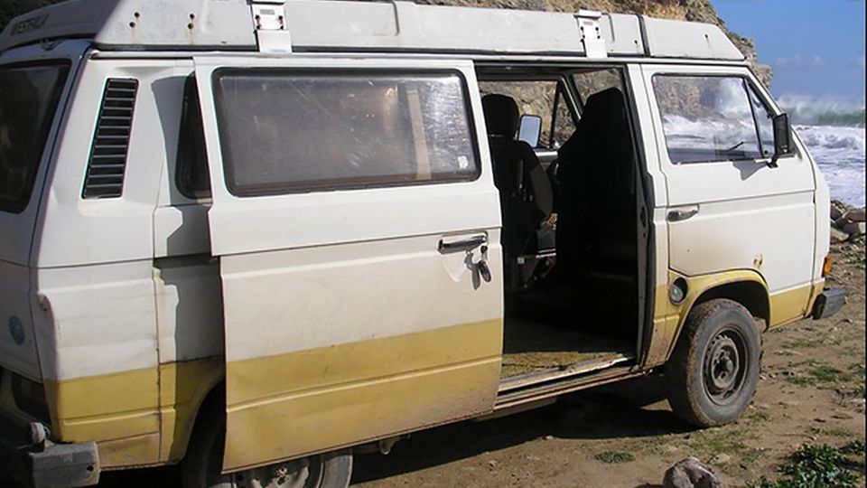 Das vom Bundeskriminalamt zur Verfügung gestellte Bild zeigt einen Caravan vom Typ VW T3 Westfalia