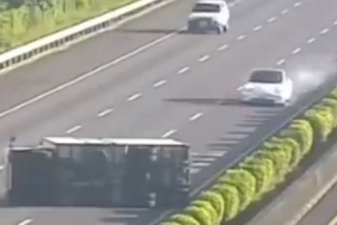 Aufnahmen aus Taiwan: Autopilot fehlerhaft? Tesla fährt ohne zu bremsen in LKW