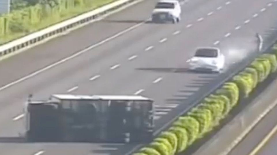 Aufnahmen aus Taiwan: Autopilot fehlerhaft? Tesla fährt ohne zu bremsen in LKW Aufnahmen aus Taiwan: Autopilot fehlerhaft? Tesla fährt ohne zu bremsen in LKW