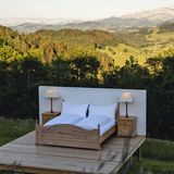 Hohlenstein Suite in der Thurgau Gemeinde Au-Fischingen  Diese Suite befindet sich auf einer der schönsten Alpenwiesen, in 900 Metern Höhe im hintersten Zipfel des Thurgaus, mit Ausblick über das Tannzapfenland bis zum Alpstein.